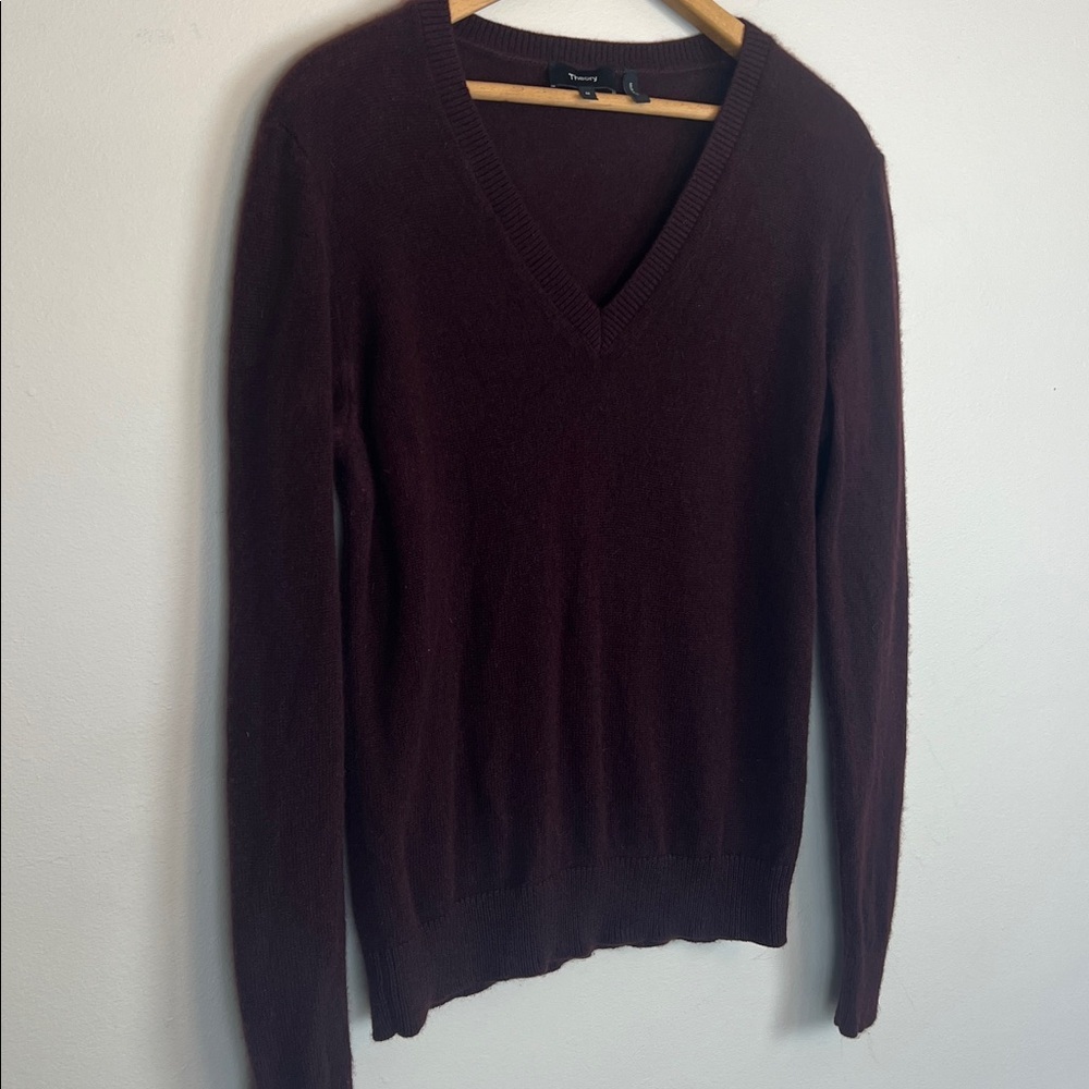 Theory 100% cashmere v-neck feather sweater women’s medium burgundy or wine